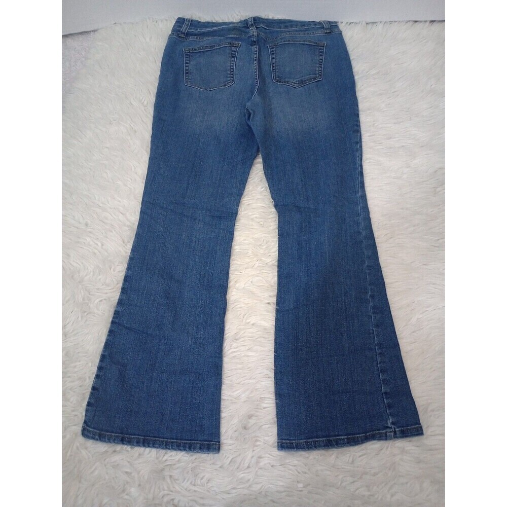 St. John's Bay Woman's Petite Bootcut Leg Light Blue Wash Mid-Rise Jean Sz 10P - Picture 3 of 11